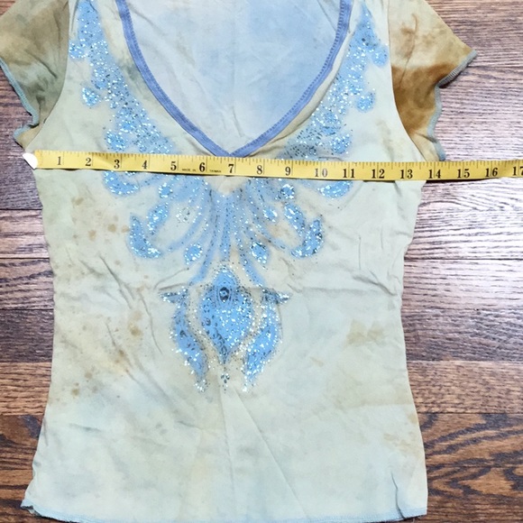 Beige and Blue Sparkly V-neck Top - Picture 3 of 9